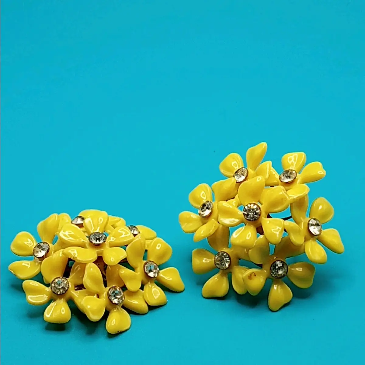 STATEMENT 50's yellow lucite plastic flower bouquet earrings with encrusted rhinestones