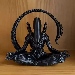 Romeo Alien Battlestar New Variant Movie Hand Model Figure, Collectible Action Figure, Perfect Gift for Fans, High-Quality Detailing