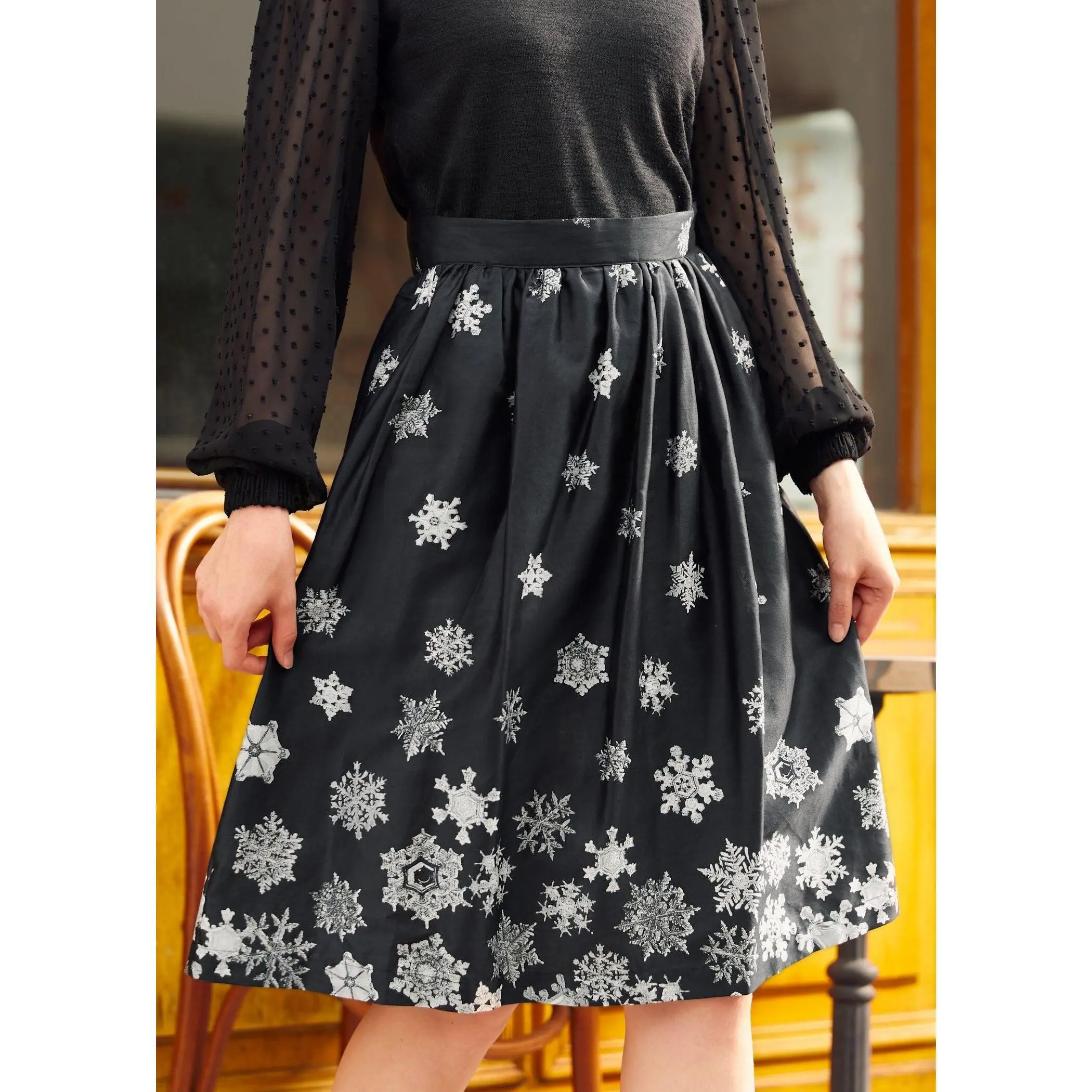 ModCloth Falling For Winter A-Line Skirt with Pockets High Rise Waist Black White Snowflake Print (0-26W)