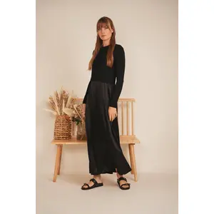 Cropped Fit Ribbed Knit Cardigan