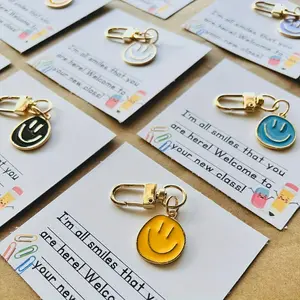 25-Piece Back-To-School Gift Set, 7 Color Styles Randomly Combined, Various Color Keychains, Welcome to New Class, Teacher's Gift