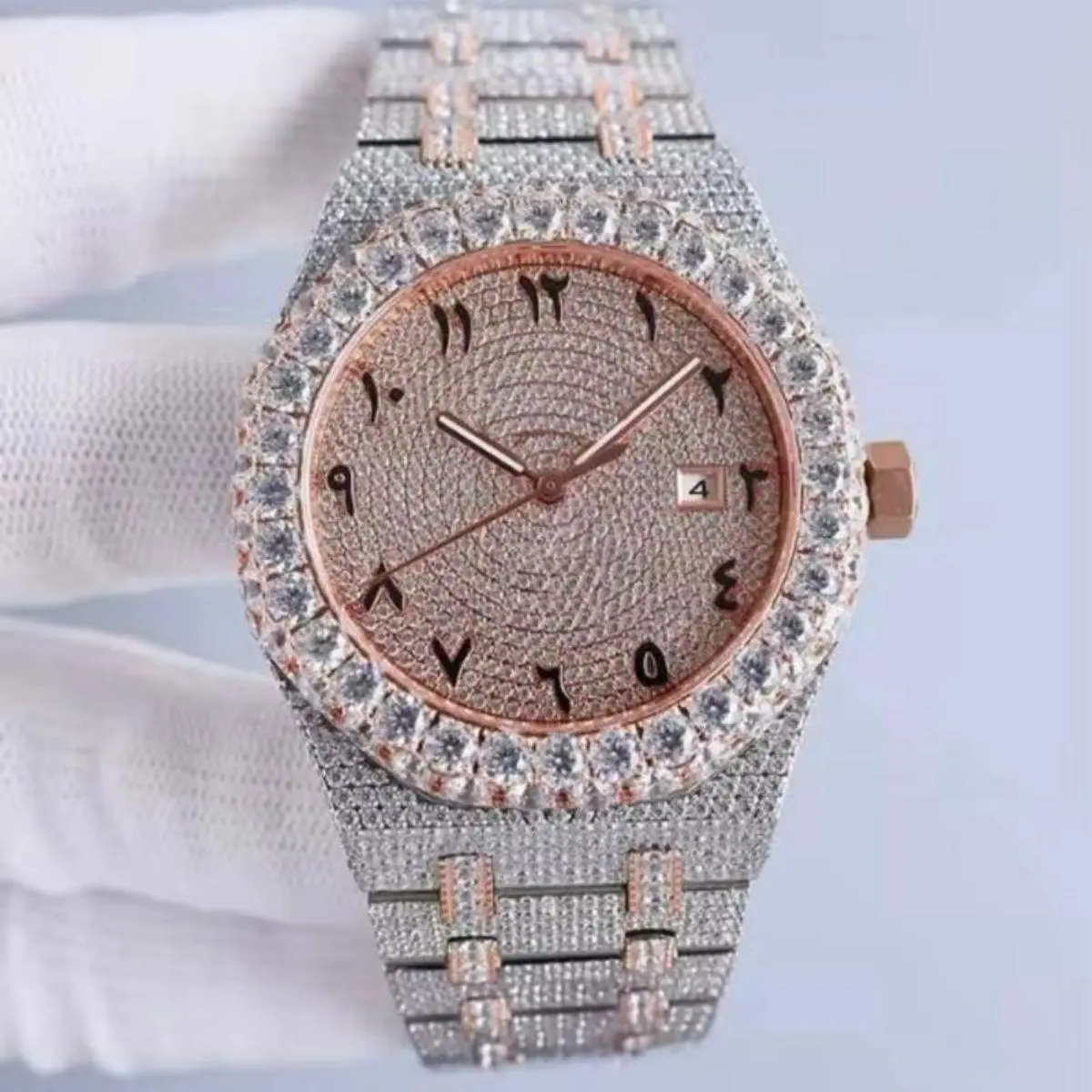 Luxurious high-end diamond wristwatch, featuring 50-meter water resistance, made of stainless steel, dazzling in appearance, with natural diamonds as gemstones