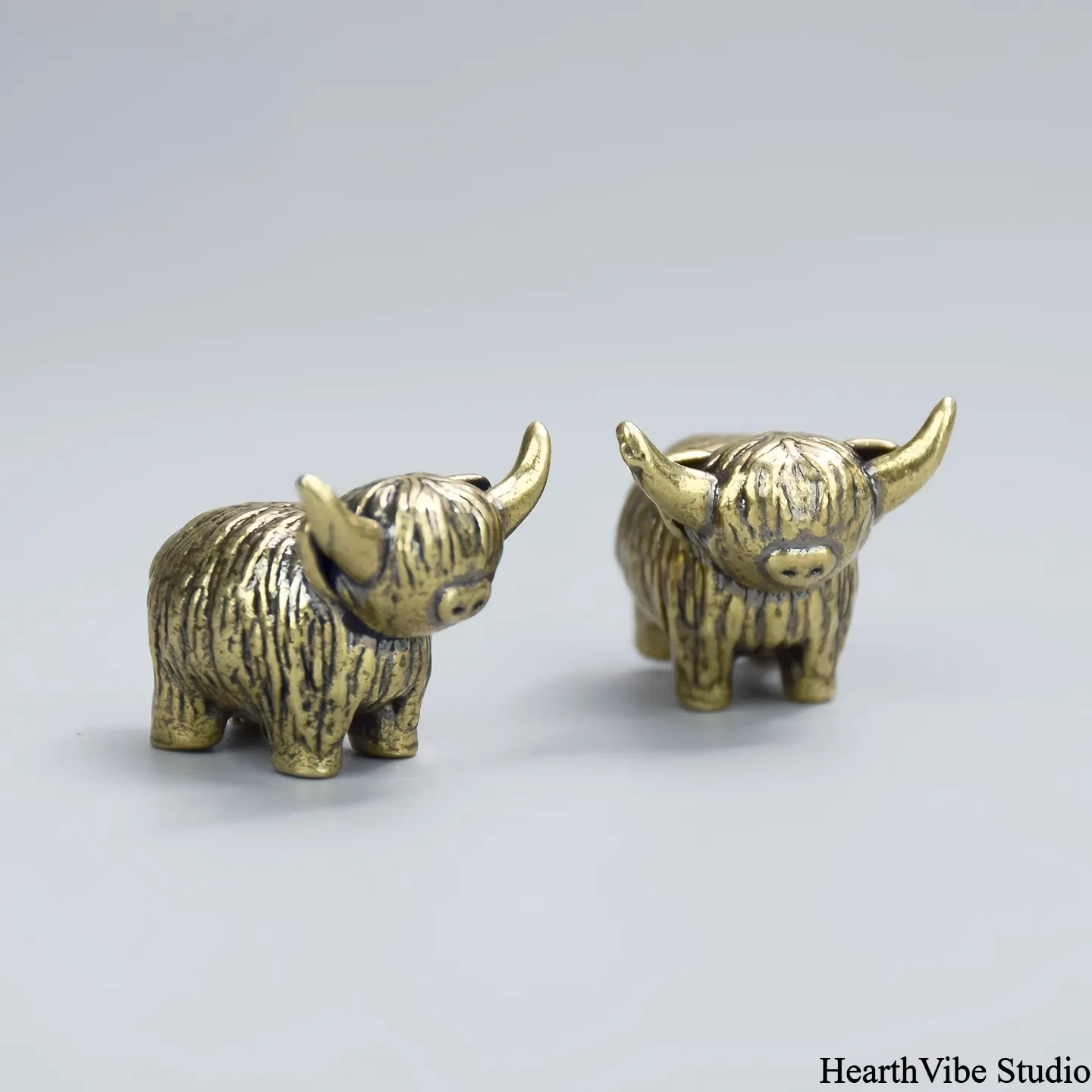 Retro Brass Mini Bull Statue - Solid Brass Collectible Figurine, Cute Animal Design, No-Electricity Home Decor Ornament for Campsite & Home Tea Tables, Home Decor Ornaments