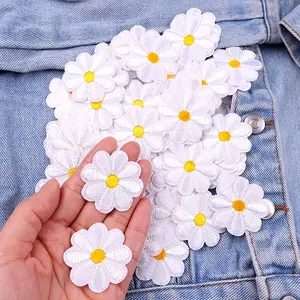 Daisy Embroidered Patch, Daisy Shaped Flower Design Iron-on Patch, Embroidered Daisy Patch For DIY Sewing ,Suitable For Diy Clothing, Hats, Bags, Shoes, Phone Cases, Iron-On Design, Floral Embroidery
