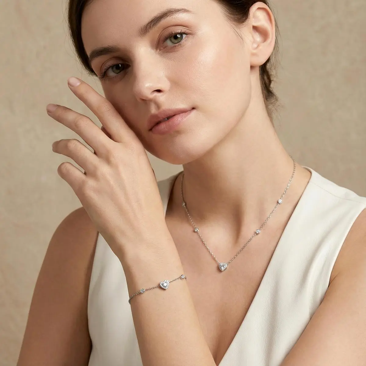 Delzzad 14K Gold-Plated Eternal Heart Set Bling Love Heart Bracelet Heart Pendant Necklace Jewelry Set Synthetic Moissanite Necklace Bracelet Jewelry Perfect Birthday Engagement Wedding Anniversary Christmas Valentine's Day Gifts Crystal Set