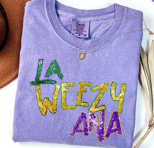 Comfort Colors La Weezy Ana Shirt(Printed Glitter Effect), Mardi Gras Shirt, Mardi Gras 2026, Louisiana Mardi Grass, Funny Mardi Gras Shirt, Trendy Tee, Women's Shirt