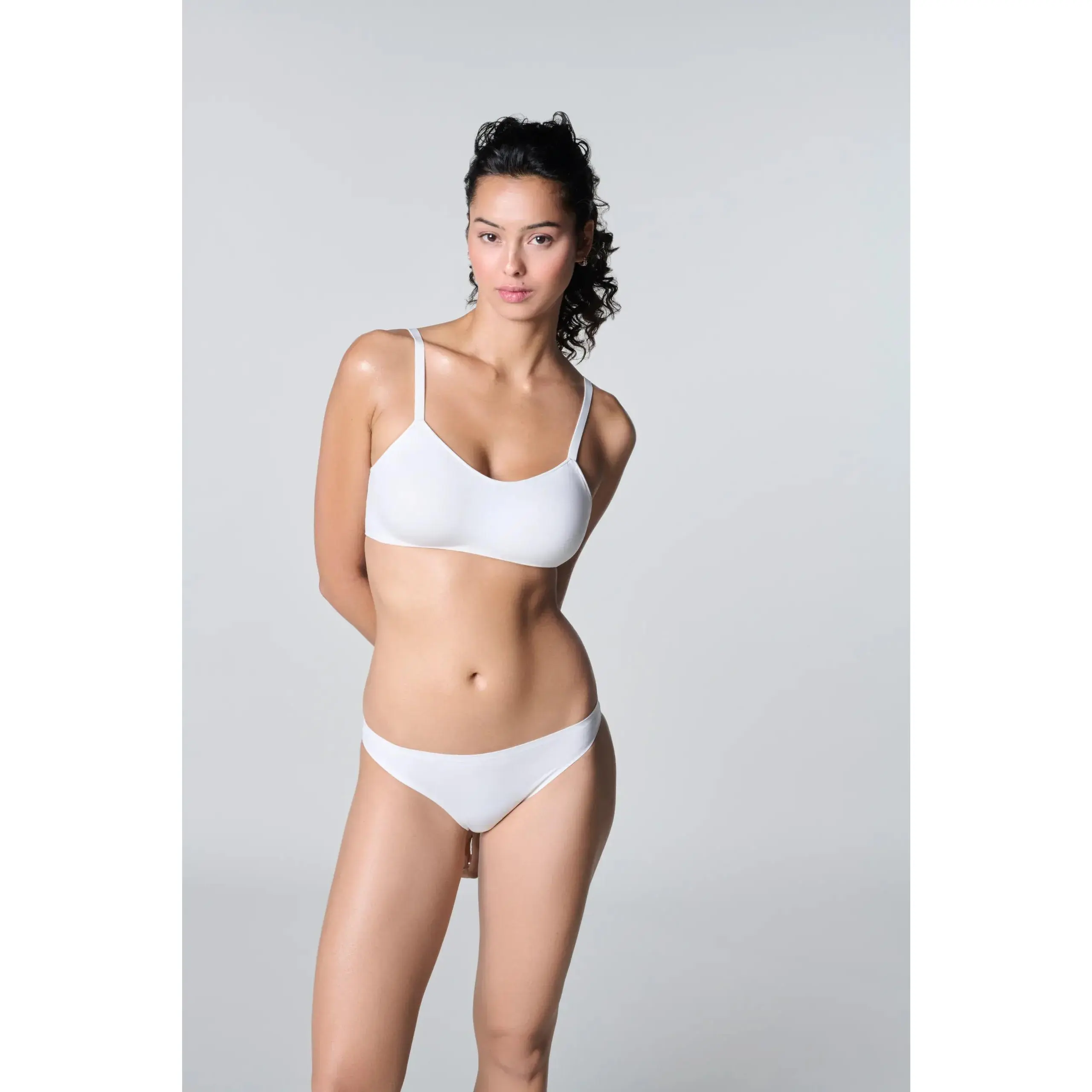 Women's Daily Scoop Bra - Low Scoop Neck, Adjustable Straps, Breathable Mesh Quick-Dry Cups, Seamless Fabric, Invisible Comfort, Non-Removable Cups, Secure Fit, Quick Dry Cup