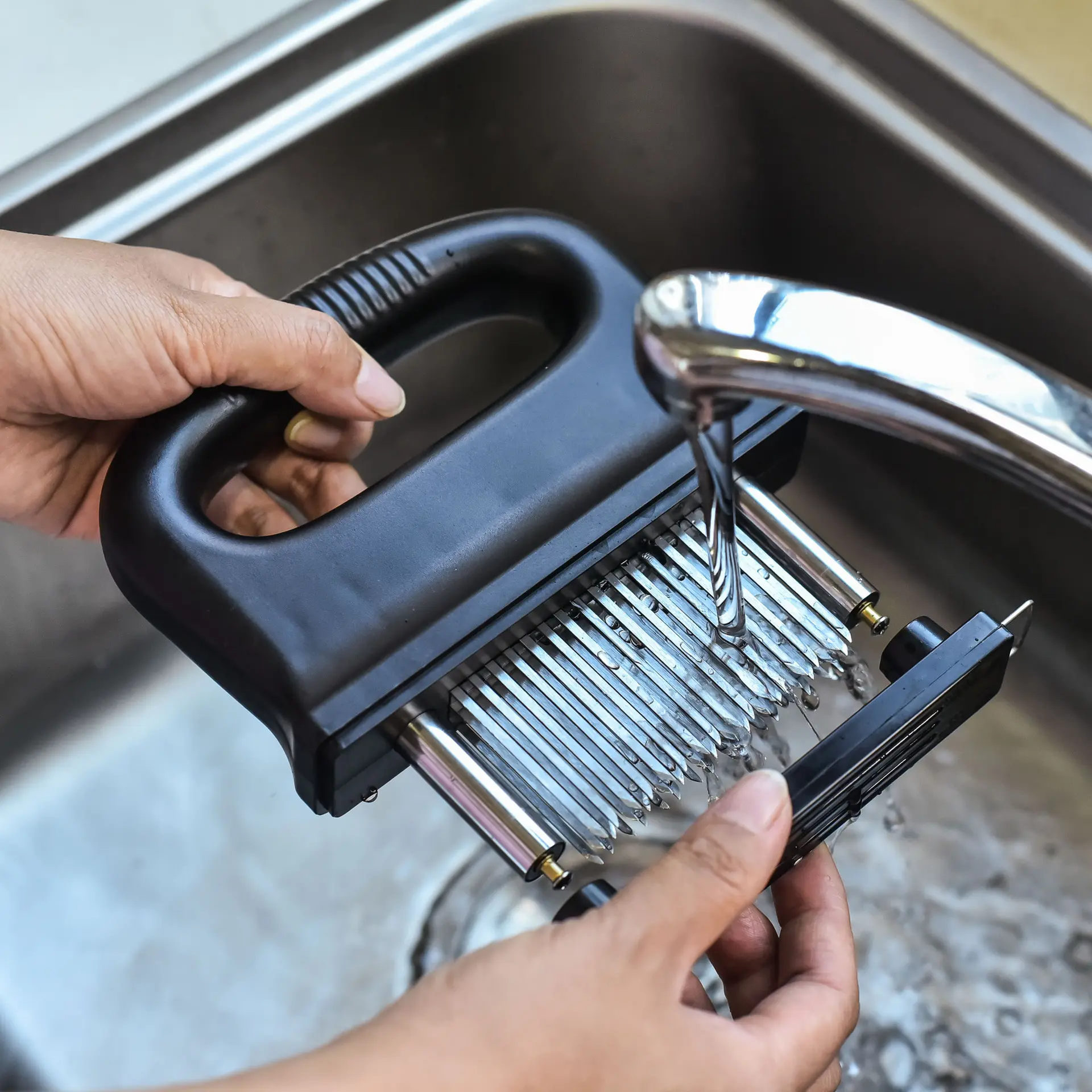 GETUPOWER Meat Tenderizer with High-density SyntheticABS Handle and 304 Food-grade Stainless Steel Kitchen Utensils