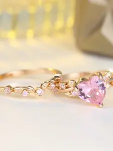 A champagne gold heart-shaped all-pink zirconia ring set is fashionable, high-end and simple, suitable for women to wear during proposals, travels and daily life Fashion Promise Ring Wedding Rings