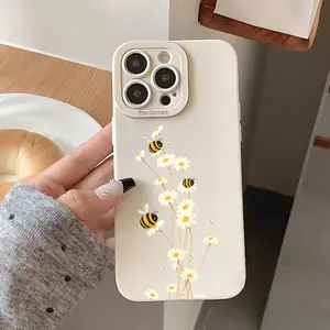 This soft, natural bee and daisy pattern TPU full-coverage phone case is drop-proof and non-slip, suitable for iPhone 17, 16, 15, 14, 13, 12, 11, XS, X, Samsung, and other models. It makes a great gift for friends or family.