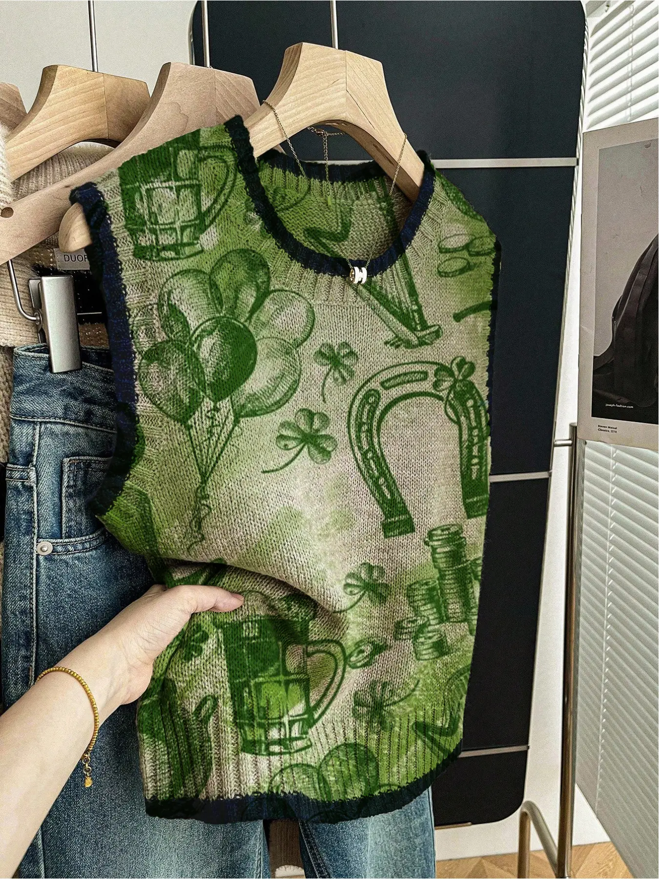 1 piece + Spring and summer back-to-school casual style loose round-neck sleeveless woolen knitted top with dark blue trim and green background print, Printed Sleeveless Loose, women's outerwear, paired with a vest, worn alone