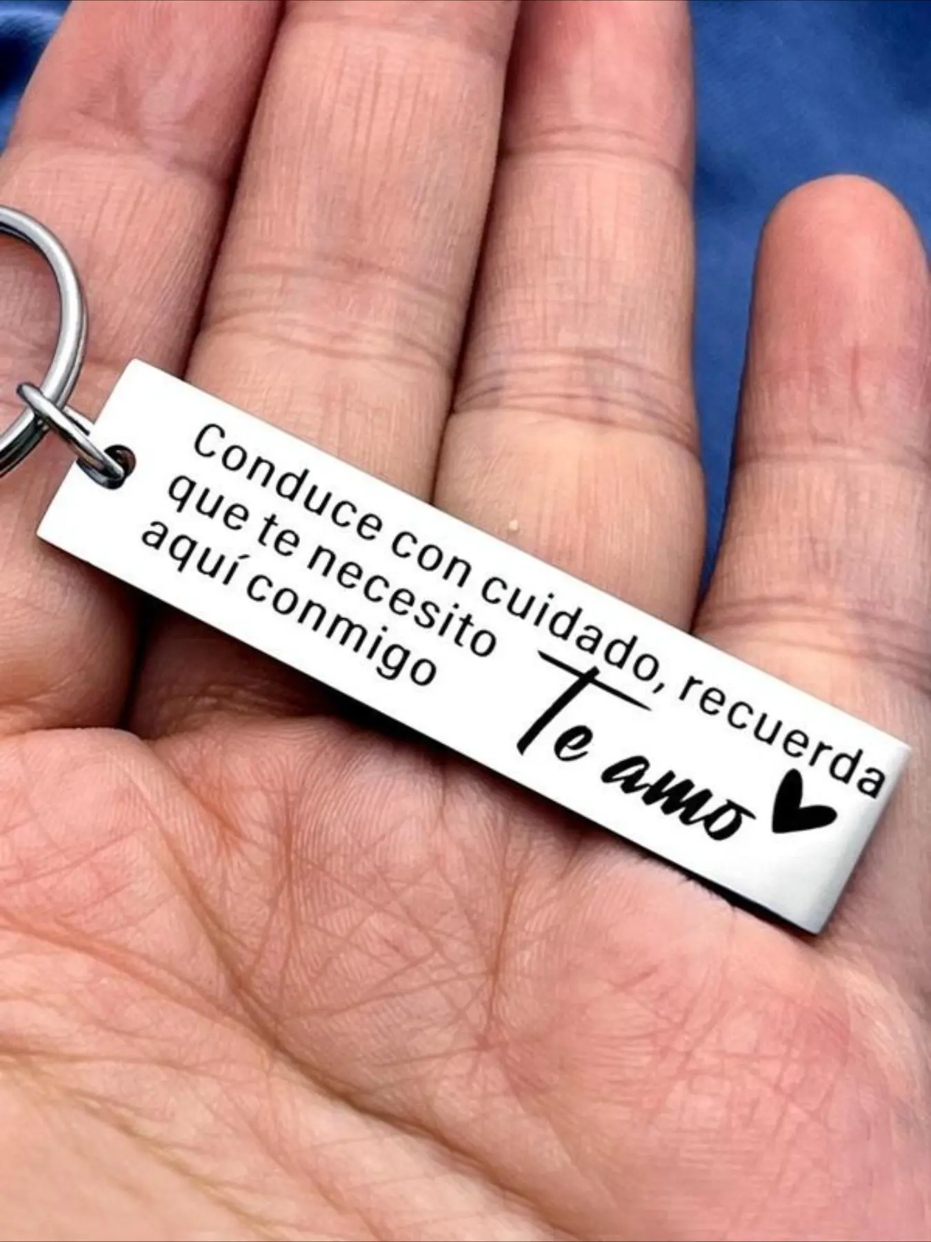 1 PC Stainless Steel Personalized Inspirational Quote Keychain, Round Shape Keychain with Alphabet Design, Ladies Key Ring with Ring Buckle, Ideal for Decoration