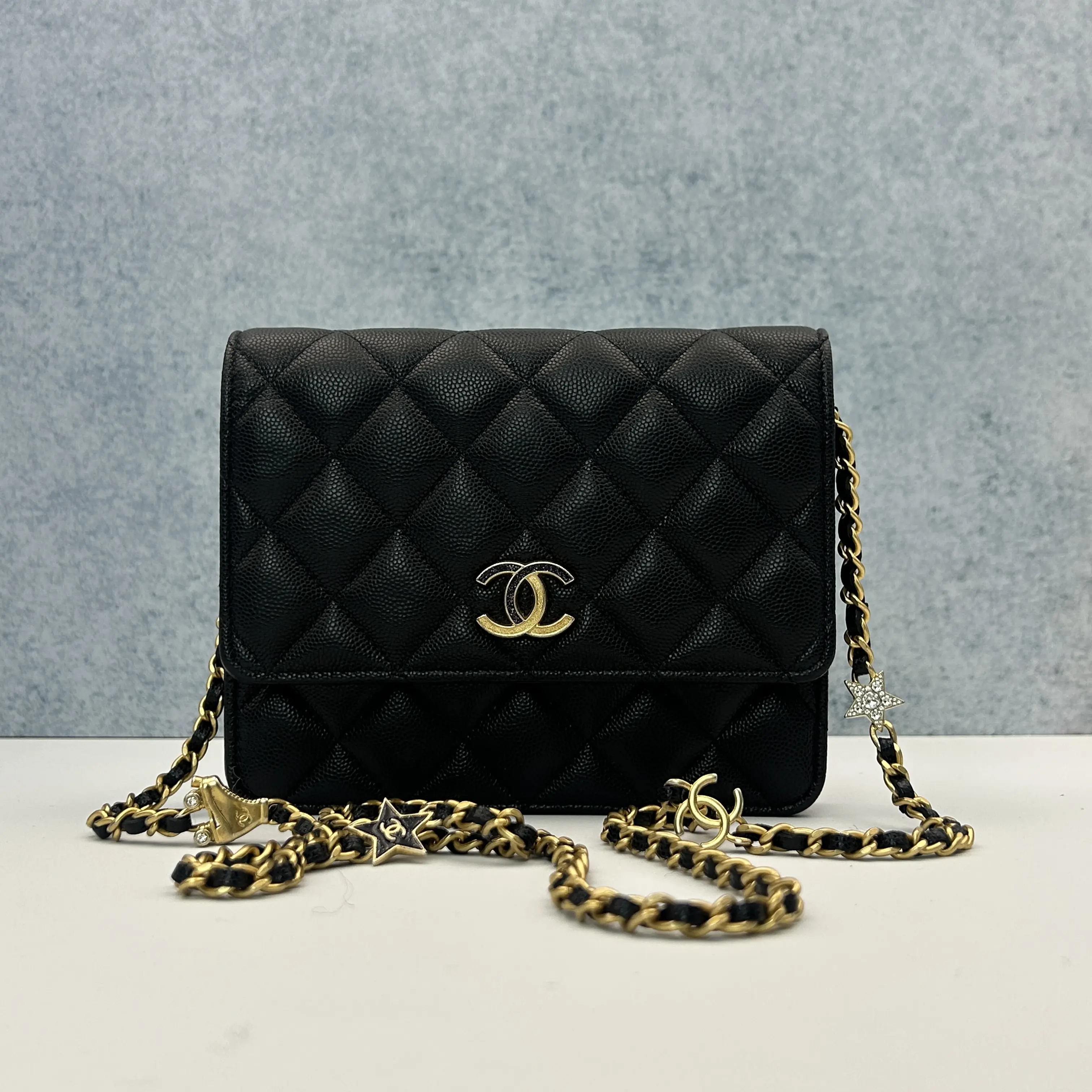 Pre-owned CHANEL - Crossbody bags Limited‑Edition Charm‑Detail Black Grained Calfskin WOC Chain Shoulder & Crossbody Bag 888