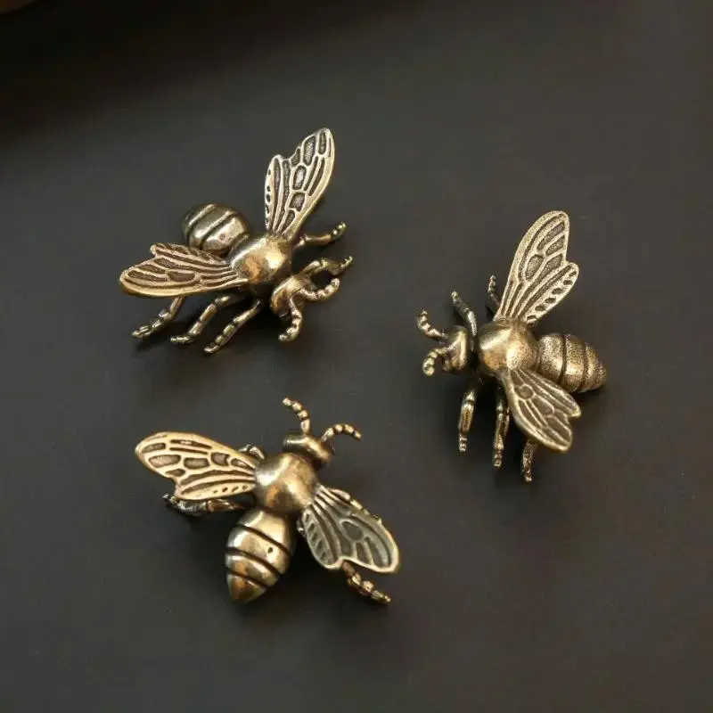 Vintage Bee Design Figurine, Mini Bee Statue, Desktop Art Ornament, Unique Ornaments, Home Decor for Living Room Bedroom Office, Home Decor Accessory, Decoration Figure