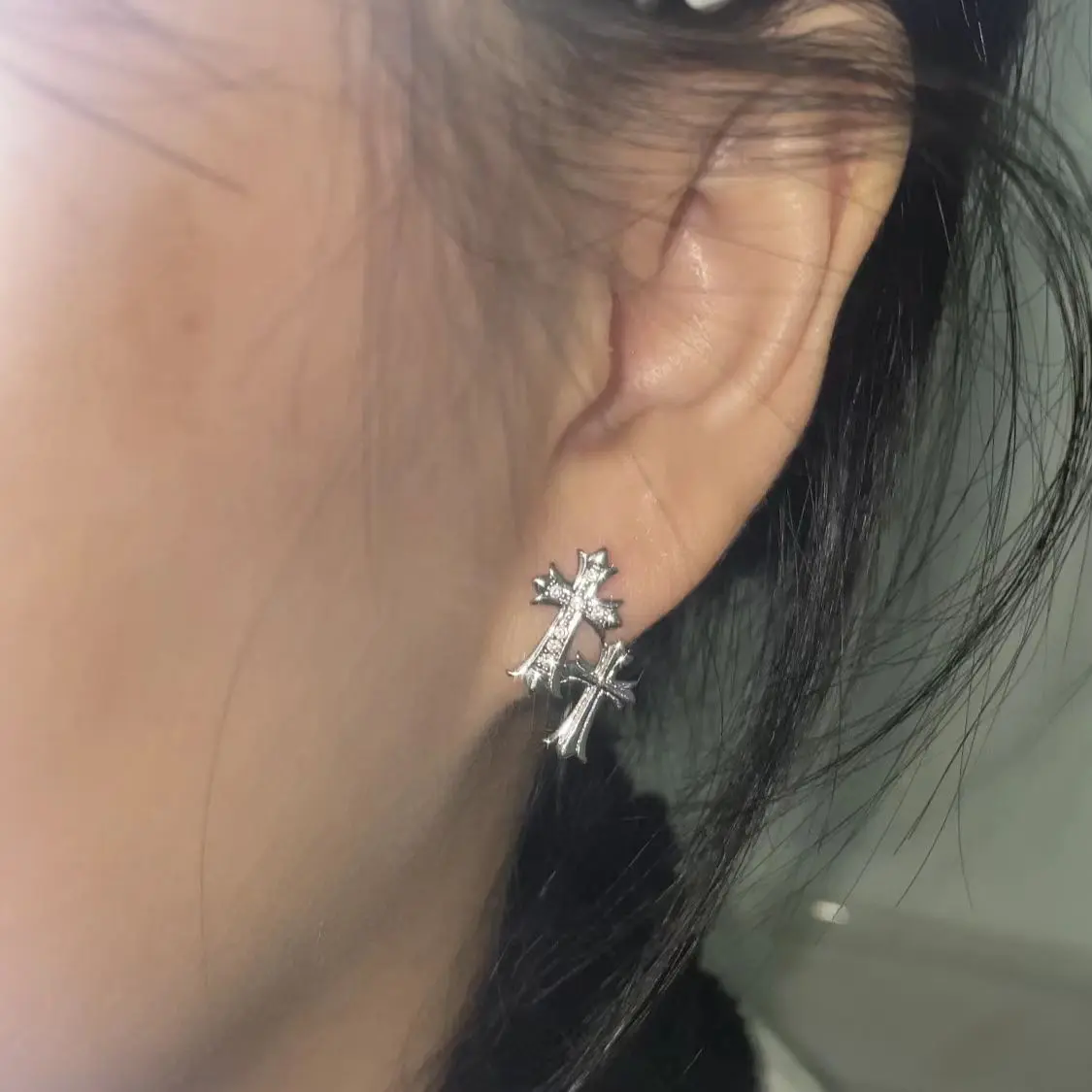 {Earstuds} Personalized and Creative Double Cross Design with Zircon Inlaid Earstuds - Fashionable and Versatile for Men and Women, Personalized and Cool Street Style High Quality Earrings studs