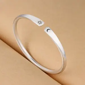Exquisite open silver bracelet, fashionable sun and moon shining design bracelet, suitable for daily wear and gift giving, women's simple jewelry