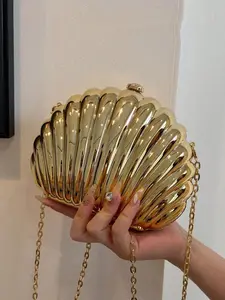 Retro metal shell niche design with dinner bag in hand, personalized creative shell modeling one-shoulder chain crossbody bag, niche design casual and versatile bag, suitable for shopping and dating, Vintage crossbody purses, Fashionable Unique Bags