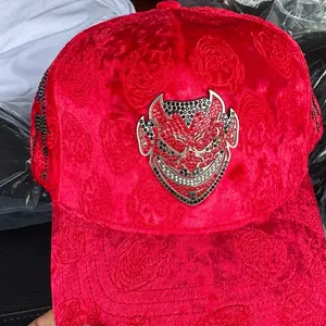 EL DIABLO. Color Rojo (CHUCKY HATS) Terciopelo Y Gamuza
