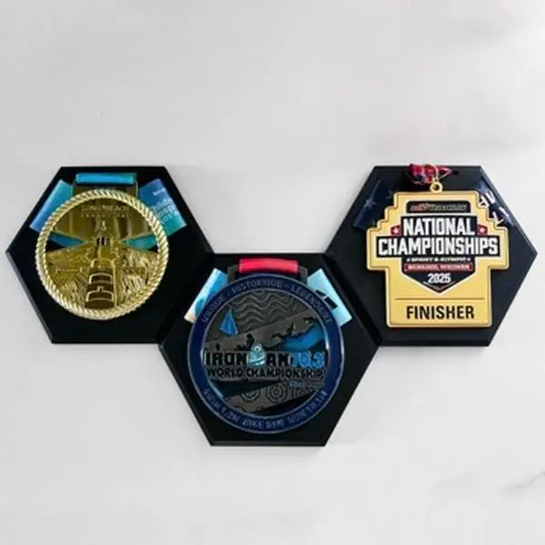Modular Race Medal Display Holder Hexagon Wall Mount for Running Triathlon Medals Expandable Damage-Free Decor Organiser Sleek Design Universal Fit