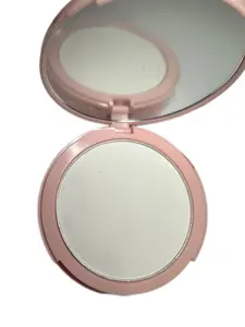 Blanca's Glamour Translucent Pressed Powder for a Flawless Finish