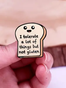 Cartoon Toast Design Brooch, Cute Enamel Pin Suitable for Backpacks, Jeans, Scarves, Hats Decoration, Fashion Accessories for Women & Men
