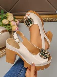 Summer fashionable high-heeled women's sandals, retro round buckle decoration, open toed breathable platform sandals, lightweight and comfortable daily shoes, women wearing thick heel sandals on the outside