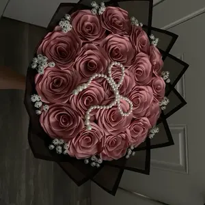 Coquette Bouquet 19 Roses with Pearl Heart Decoration Elegant Floral Arrangement Flower Compact Medium Size for Special Occasions