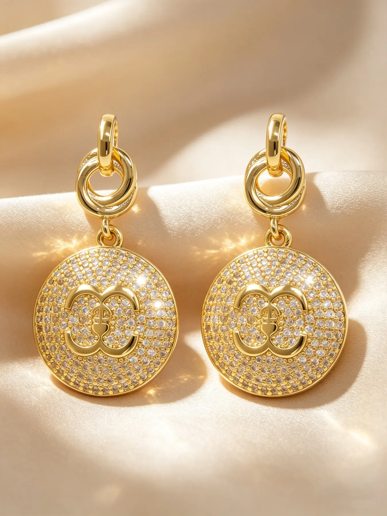 1 Pair 18K Gold-Plated Double C Round Pendant Earrings, Cubic Zirconia Women's Earrings, CZ Earrings, Luxurious Designer Style Pendant Copper Earrings, High Quality Earrings, Unique Design Earrings, Ideal Gift For Her
