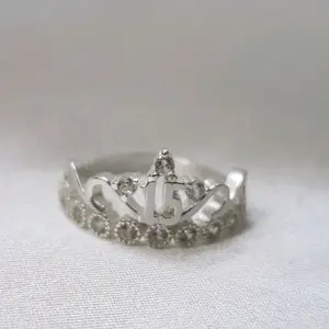 Anillo de plata 925, Para hermosas quinceañeras , corona con numero 15 en medio