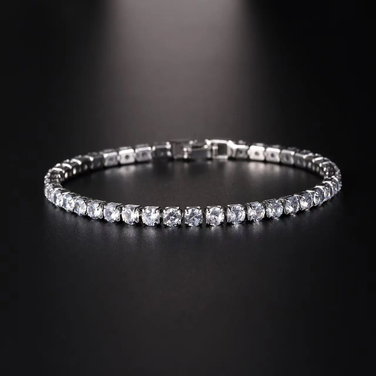 Classic Tennis Bracelet for Women in Silver Tone with Sparkling Zircon Stones, Elegant Party and Wedding Jewelry with a Secure Clasp, Bracelets, Sparkle, 18Cm, Copper+Zircon