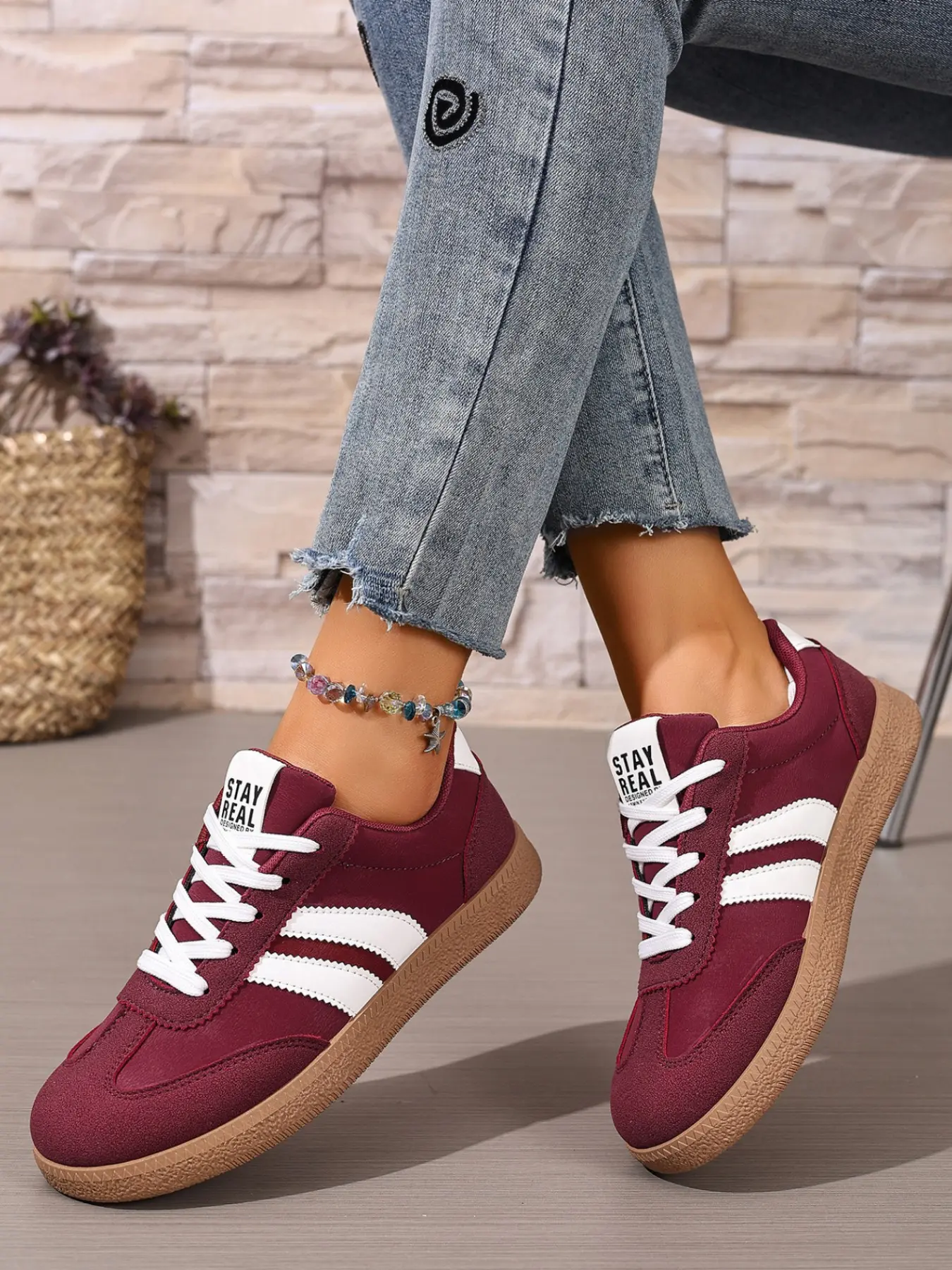 A pair of women's casual round toe lace-up sneakers, Walking Shoes, all-season campus training shoes, comfortable, non-slip, wear-resistant soft sole, fashionable and casual retro couple sneakers, Low Top Footwear
