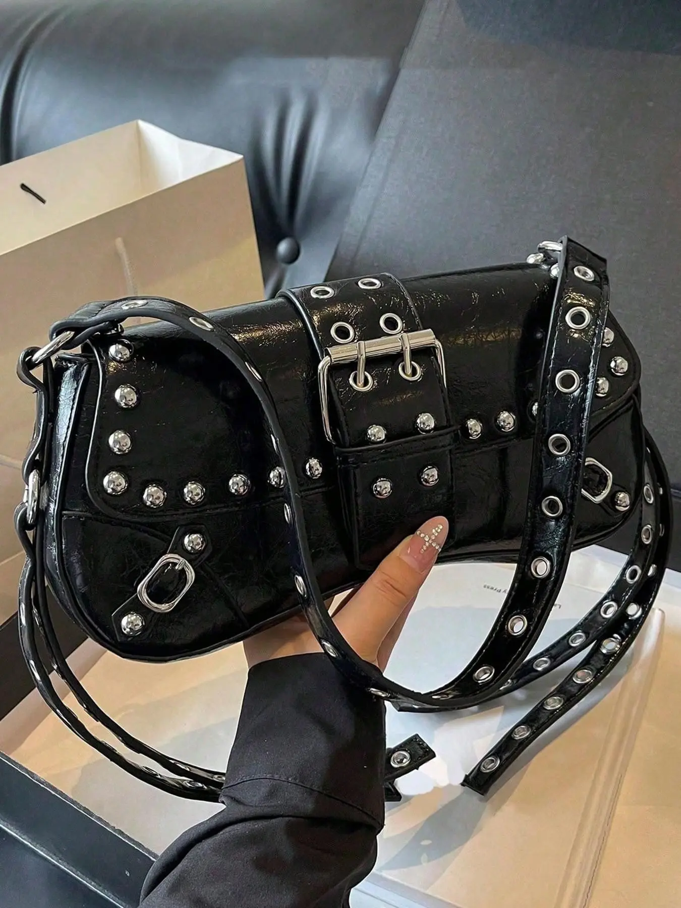Personality classic rivet design shoulder bag, Stylish Crossbody Fashion Bag, Crossbody Shoulder Bags, niche design punk versatile shoulder bag, suitable for daily commuting, shopping and dating