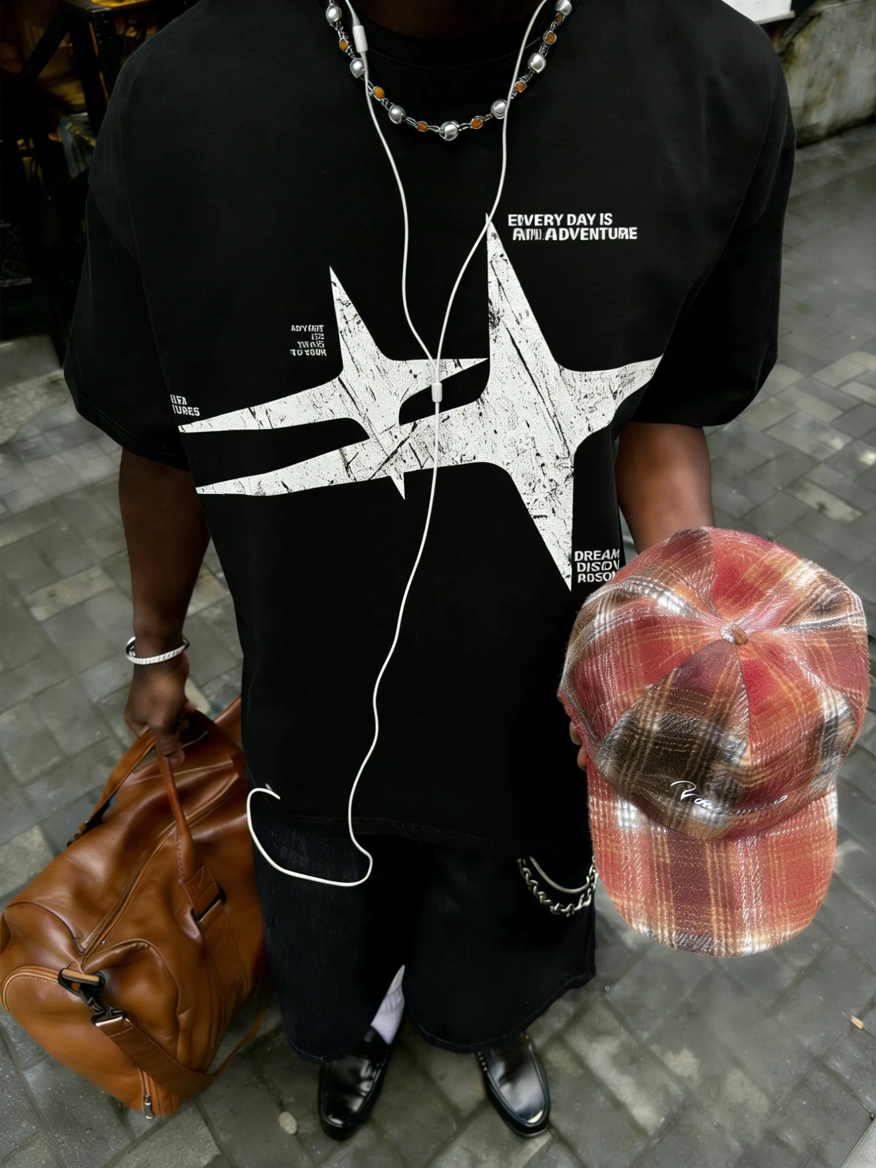 "Everyday Adventure" Distressed Four-Pointed Star Vintage T-Shirt - Black, featuring a vintage-style distressed four-pointed star + adventure slogan, heavyweight cotton fabric, and a loose fit. A must-have for American vintage enthusiasts.