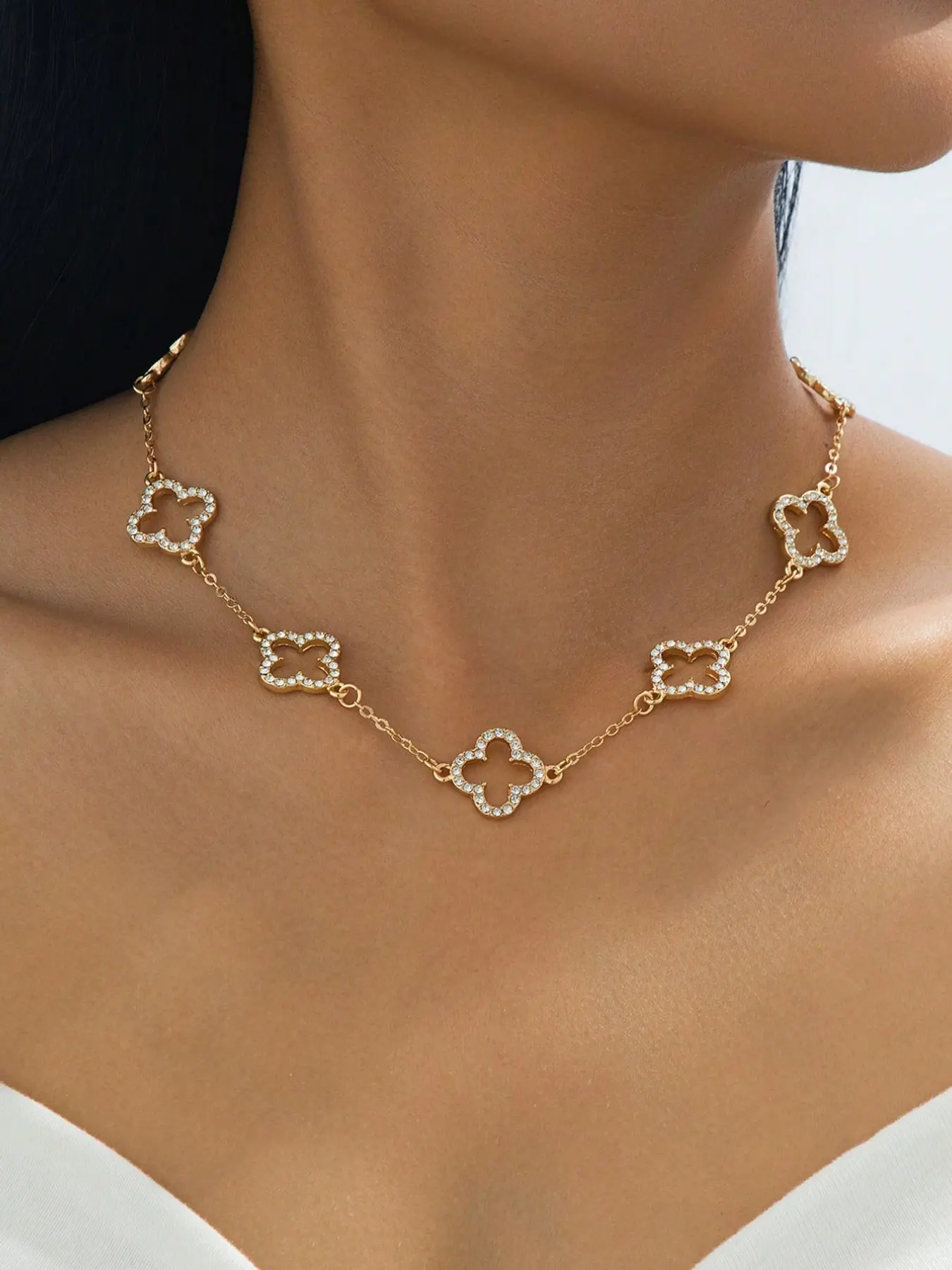 Elegant Four-Leaf Clover Adjustable Pendant Necklace for Women, Classic Cutout Design, Perfect Birthday Gift Jewelry for Loved Ones, Stylish Jewelry Accessory, Modern Versatile Accessories