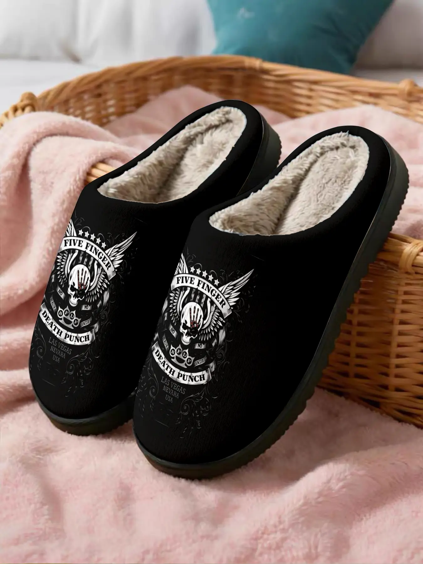 ✨Five Finger Death Punch Skull Logo Fuzzy Slippers 1 Pair Rock Heavy Metal Dark Style, Plush Warm + Non-slip Thick Sole + Comfortable Fuzzy Lining, Perfect for Rock Heavy Metal Enthusiasts & Dark Style Lovers in Winter Home Wear🔥
