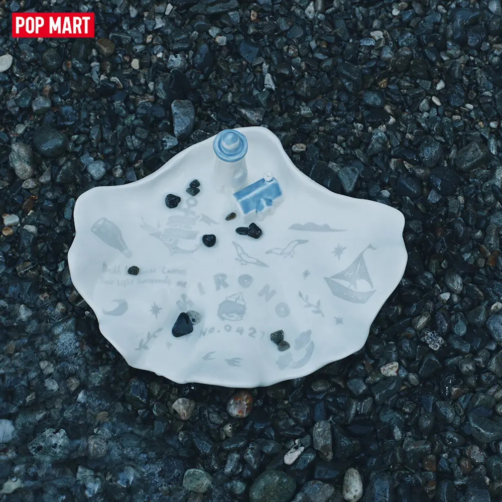 POP MART Hirono Living Wild – Freedom Island Lighthouse Shell Tray