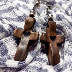 3/6 PCS Keychain Wooden Cross Pendant with Heart Print Charm Keyring Walnut Prayer, Walnut Pocket Cross Fingertip Anxiety Relief Stress Relief Heart Keychain Pendant Encouragement Gift for Loved Ones