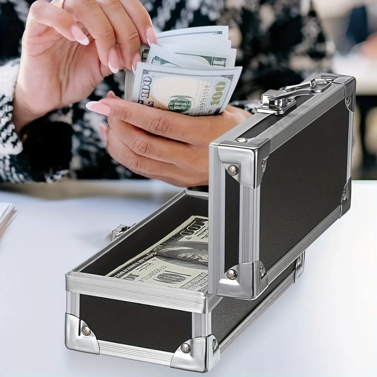 No More Messy Change or Theft Risk! Lockable Aluminum Alloy Cash Box with Upgraded Single Row Coin Tray and Secure Key Lock Heavy Duty Currency Bill Organizer Smooth Clutter-Free Counter Storage Box for Peace of Mind Small Business Owners