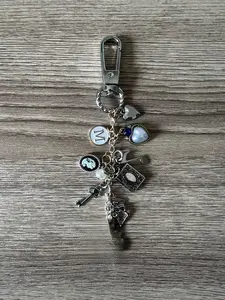 🪞 Silver Vintage Kindle Charm