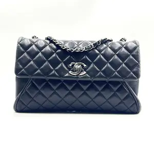 Pre-owned CHANEL Leather Crossbody Bags Classic Quilted Flap Bag