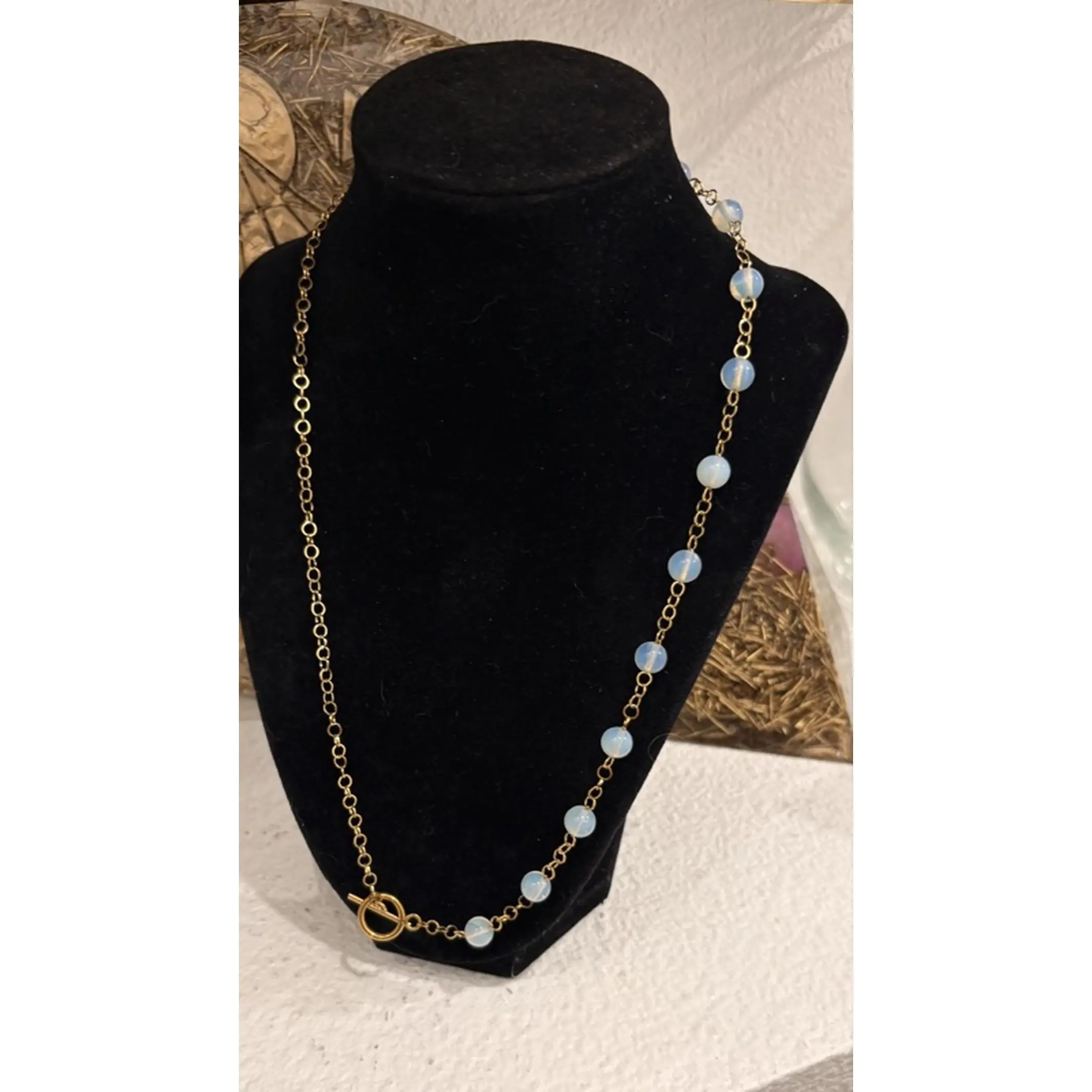 Katherine Necklace with Natural Quartz Stones, Gold Chain, and Elegant Design