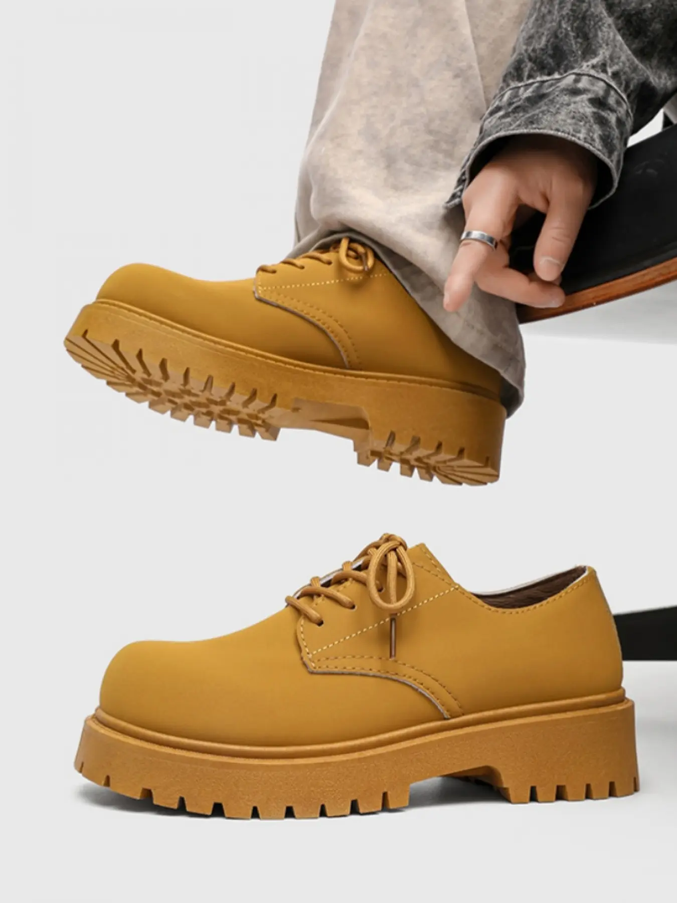 Unisex Retro Workwear Style Casual Flatform Walking Shoes: Mustard Matte Leather, Serrated Non-Slip Platform Sole. For Autumn-Winter Commute/Edgy Styling, Versatile Work Shoes
