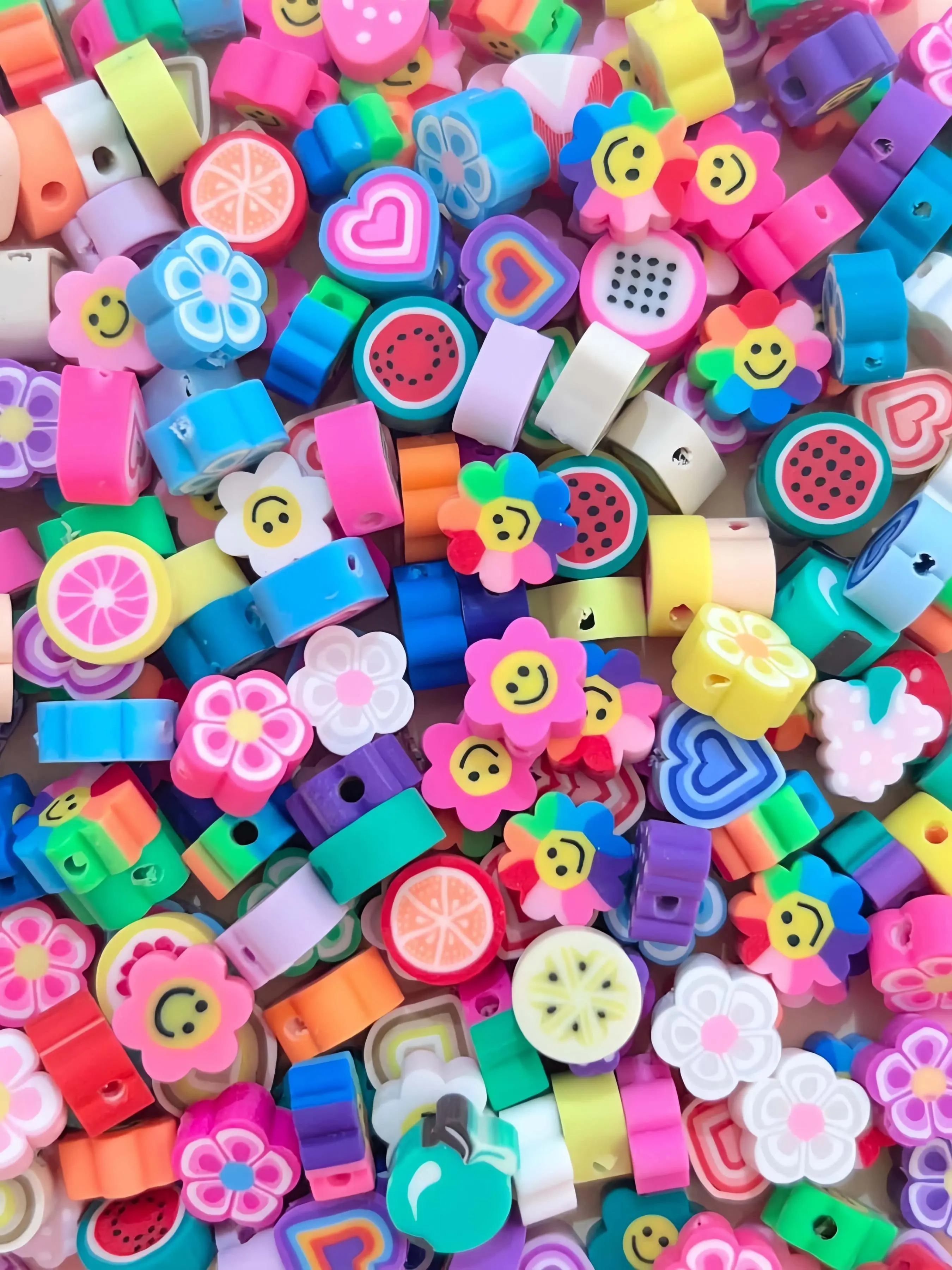 Mother's Day Gift 100 Mixed Fruit and Flower Clay Beads for Crafting, Heart-Shaped Beads for DIY Bracelets and Necklaces, Random Styles Included, Bead Assortment, Beads Bulk, DIY Craft Embellishments, Beads For Jewelry Making