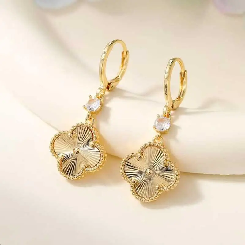Trendy Elegant Fashionable Exquisite Micro-Pavé Four-Leaf Flower Ear Cuffs for Women Personalized Niche Designer Earrings for Women HNAM80