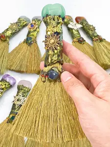 Natural Crystal Magic Broom for Cleaning and Healing, Quartz Witch Broom for Feng Shui Energy Balance, Spirit Gem Home Ornament