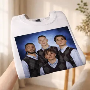 Awkward Family Photo Shirt – Funny 90s Portrait Meme Tee – Viral Humor Outfit