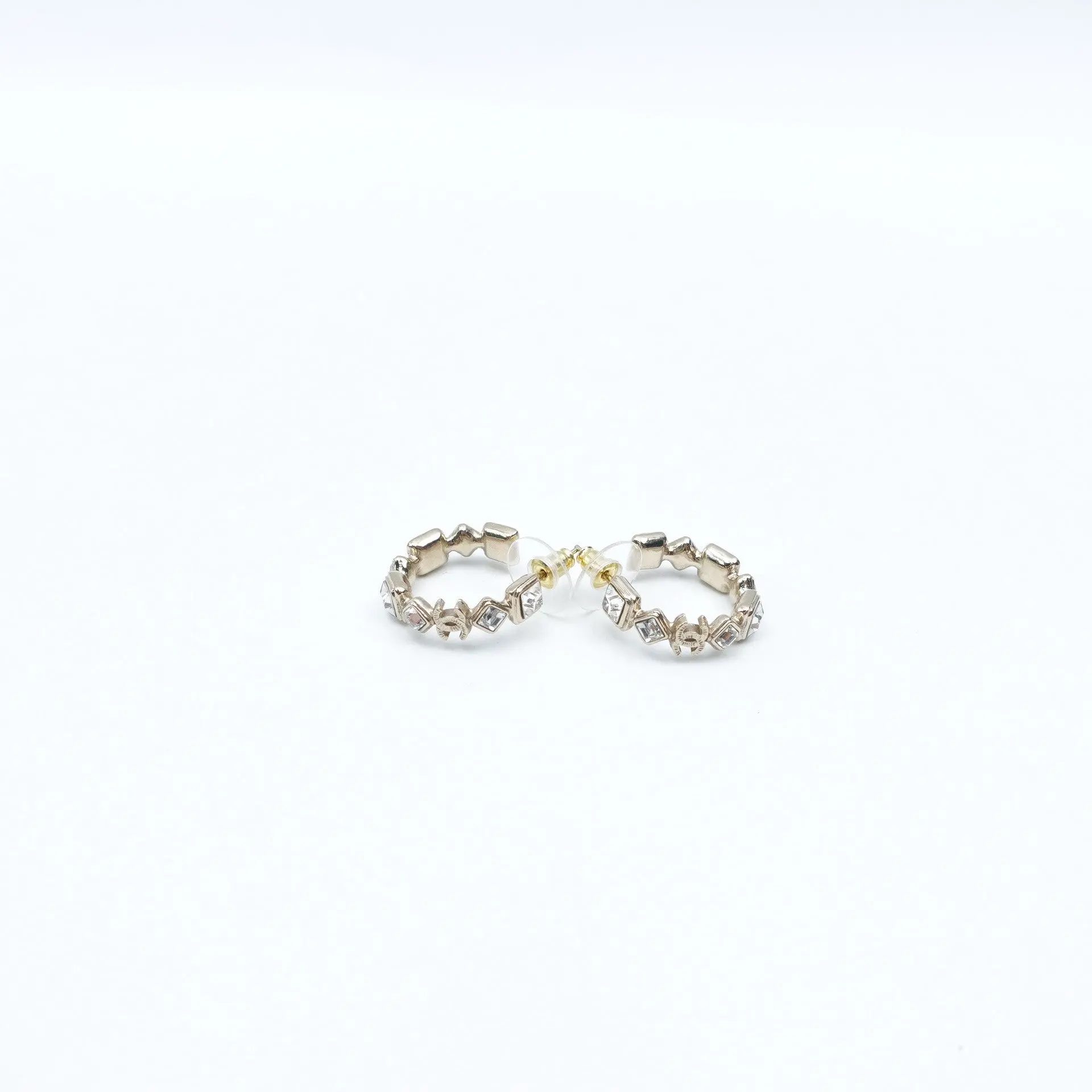 Pre-owned CHANEL Silver Tone CC Crystal Hoop Earrings T10426115