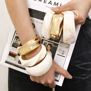 Elegant Geometric Cuff Bangle for Women, Wide Resin and Alloy Design with a Gradient Finish for Daily Wear, Cuff Bangles, Geometric Design Bangle