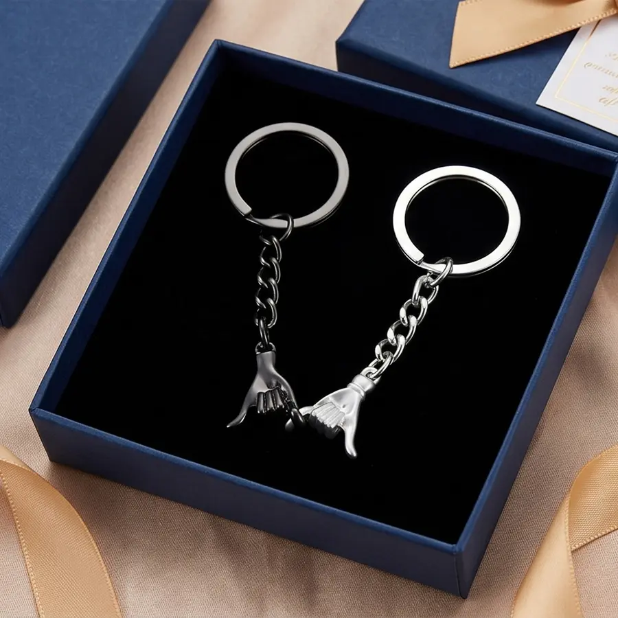 Boyfriend Girlfriend Pinky Promise Keychain Set, 2PCS Matching Couple Keychains, Cute Valentine’s Day Anniversary Birthday Gift for Him Her, BFF Couples Gift, Cute Keychain Accessory, Keychain Kawaii