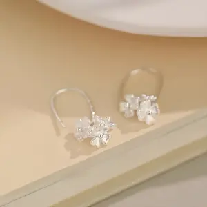 1 pair of fashionable earrings, lily of the valley flower earrings, light luxury niche design and versatile earrings, suitable for daily life, parties, vacations, music festivals, and the best gift for graduation season and weddings